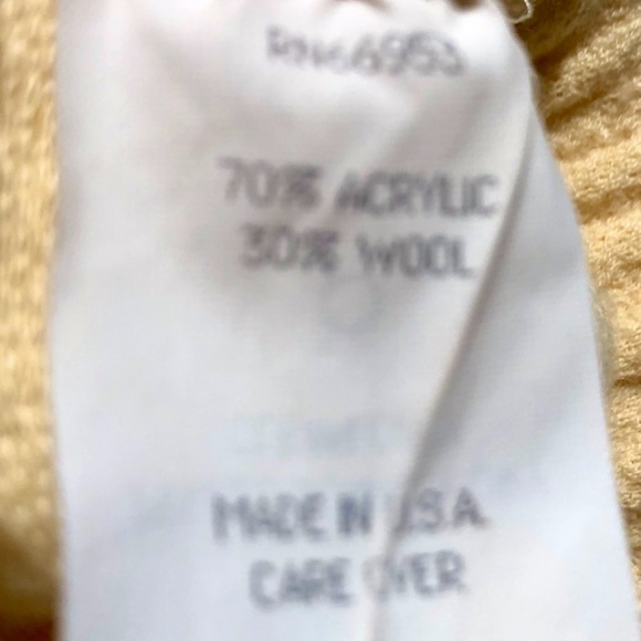 Castleberry Women"s knit Suit, Beautiful! - Picture 9 of 10